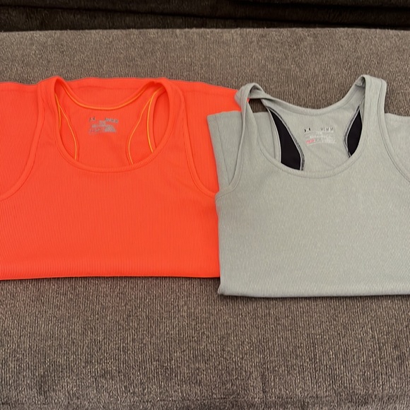 Bundle of 2 Under Armour workout shirts - Picture 11 of 12